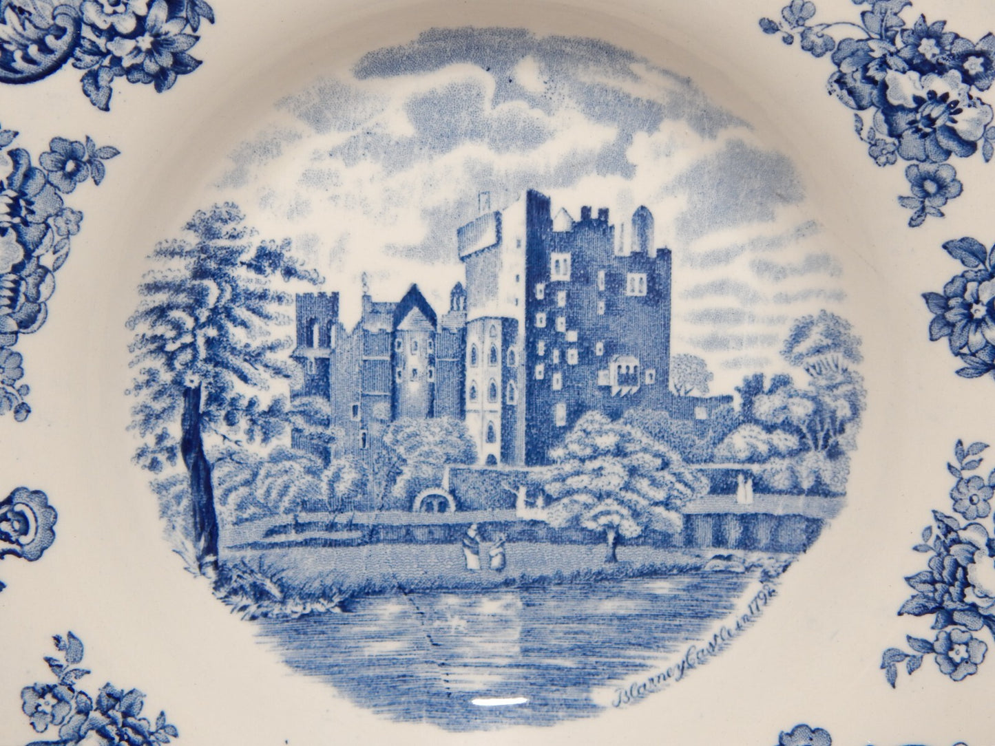 VINTAGE JOHNSON BROS OLD BRITAIN CASTLE BLU PIATTO FONDO SEMI-PORCELLANA DIFETTO
