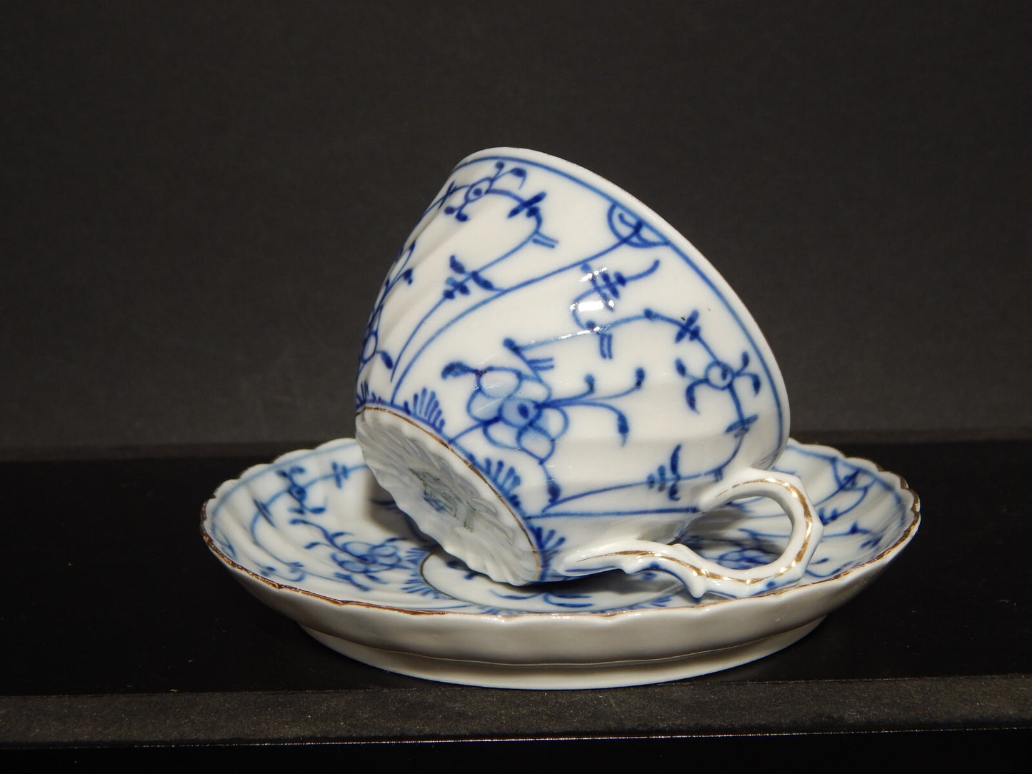 ANTICA TAZZA DA TE' PORCELLANA ROYAL TETTAU BLUE FLUTED BIANCO BLU PROFILO ORO