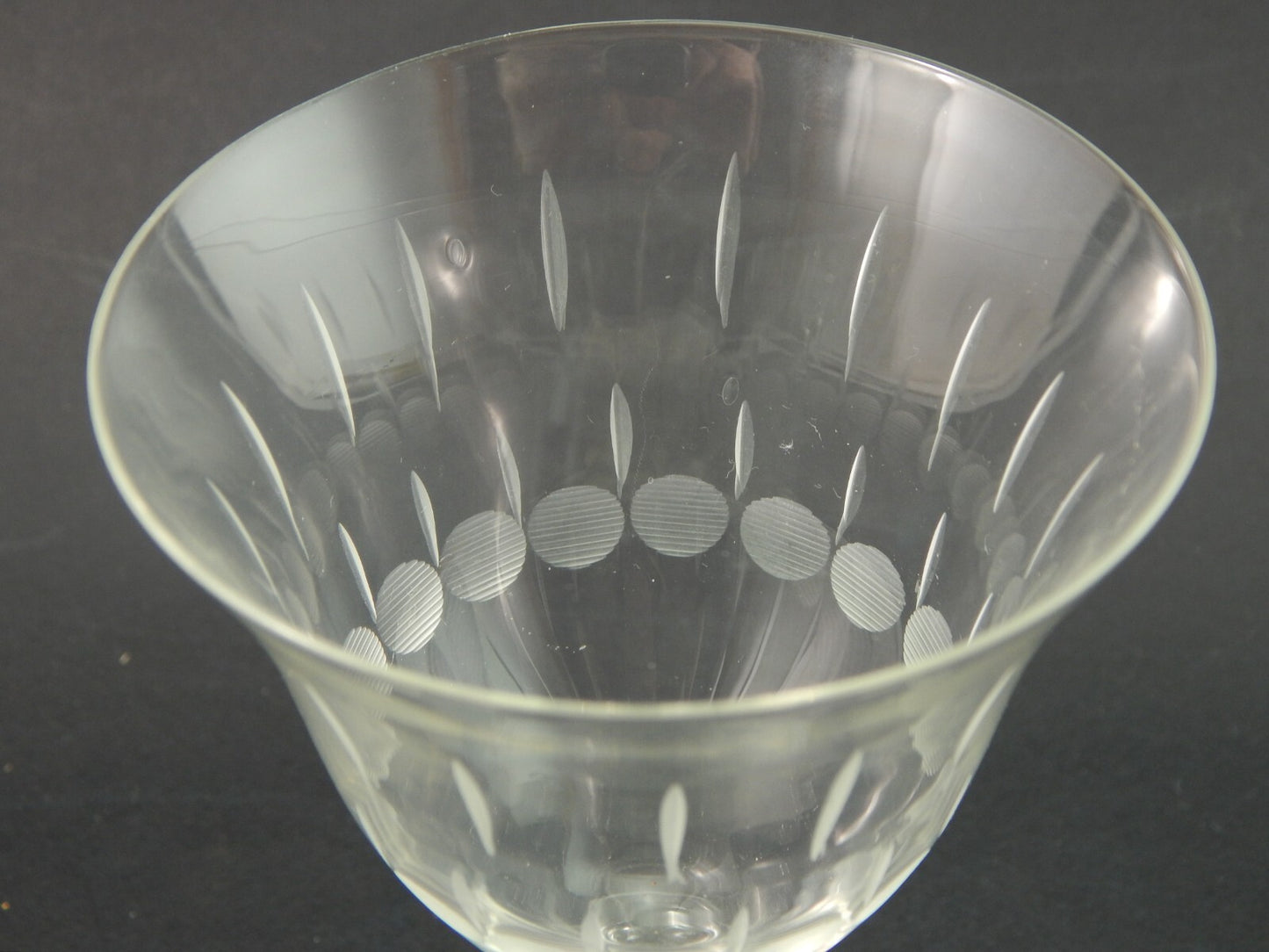 ANTICO ELEGANTE RARO ART DECO SERVIZIO 18 CALICI CRISTALLO MOLATO E INCISO