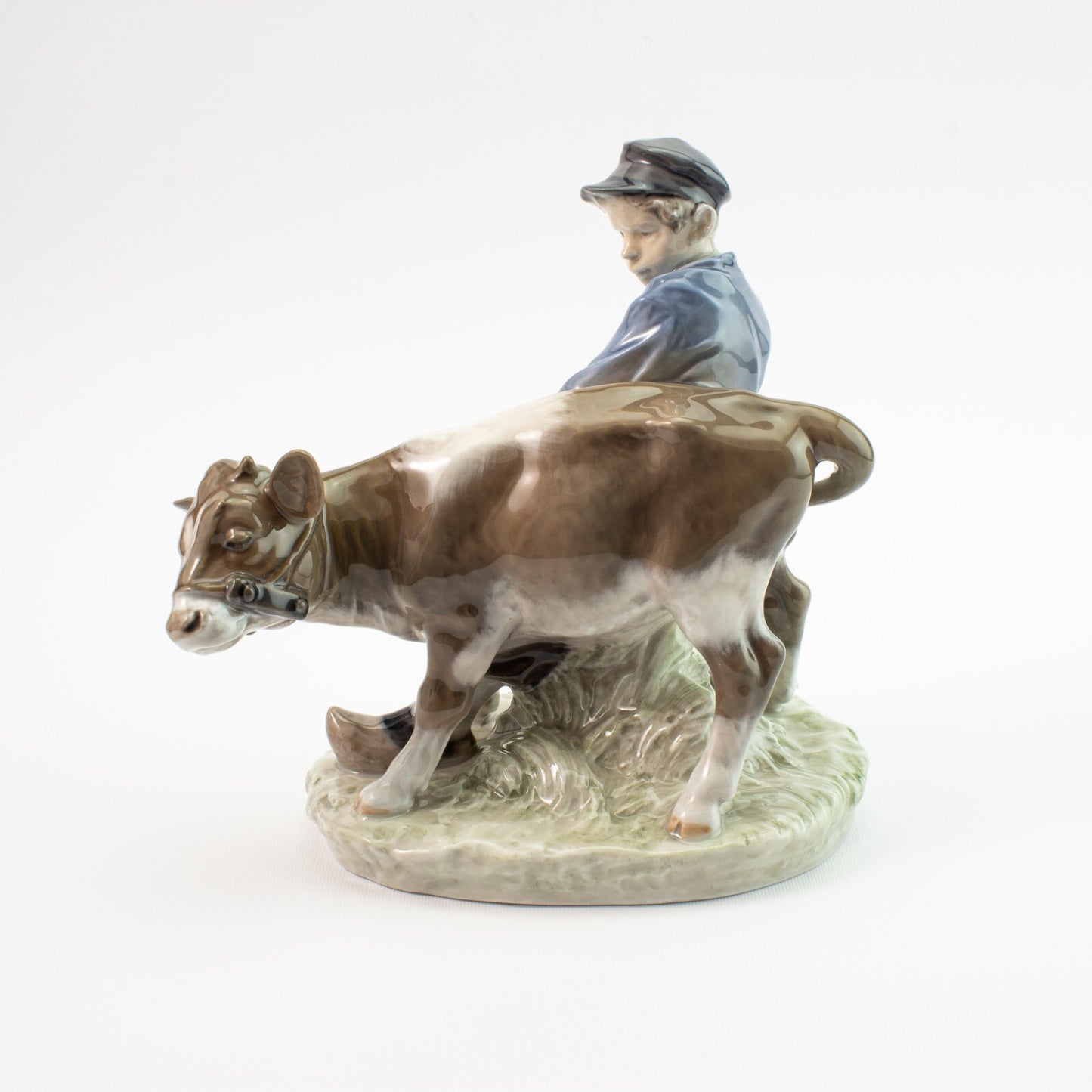 STATUINA PORCELLANA ROYAL COPENHAGEN "Ragazzo con Vitello" 772 ORIGINALE 18x17