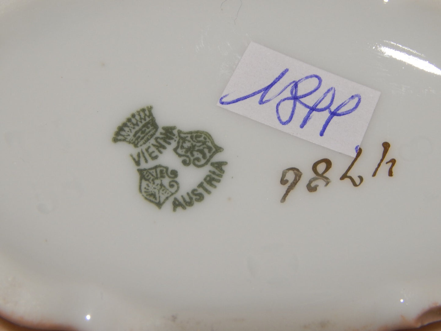 ANTICA SALSIERA PER PESCE IN STILE PORCELLANA IMPERIALE MARCHIO VIENNA AUSTRIA