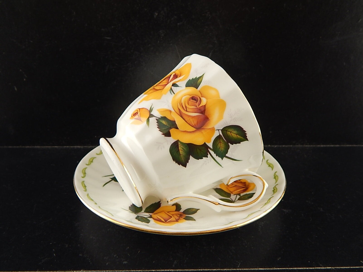 ROYAL GARDEN PORCELLANA FLOWERS OF THE MONTH COLLECTION MAI MAGGIO TAZZA TÈ