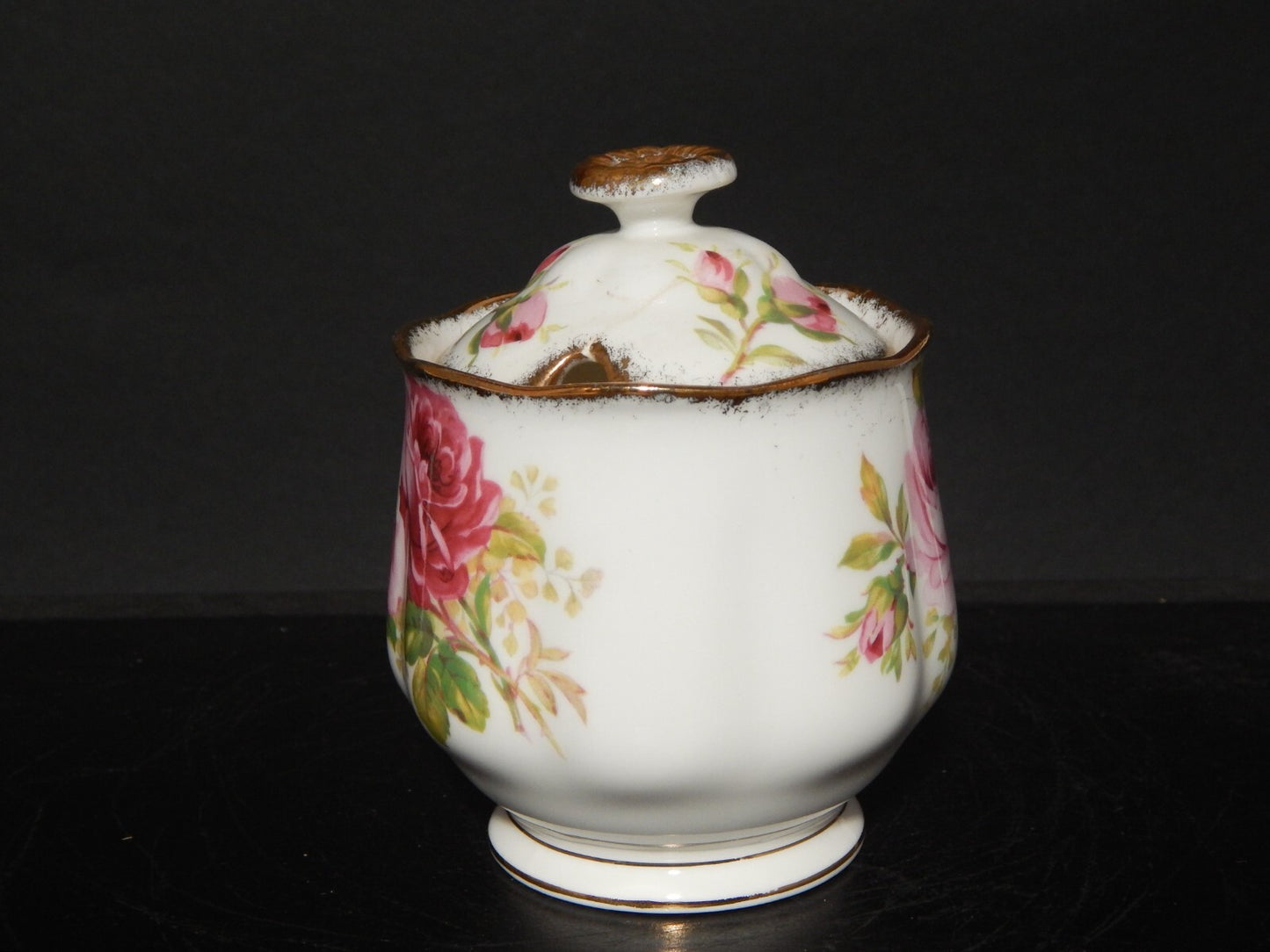 PREZIOSA PORCELLANA ROYAL ALBERT ZUCCHERIERA VINTAGE DISEGNO AMERICAN BEAUTY