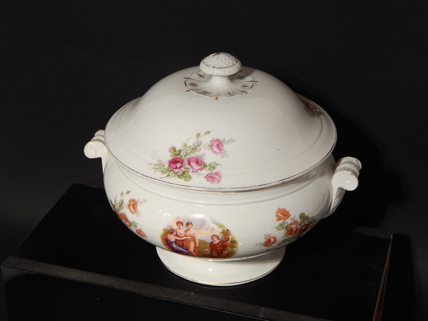 ANTICA ZUPPIERA CENTROTAVOLA CERAMICA PIEMONTESE CHIUSA PESIO ANGELIKA KAUFFMANN