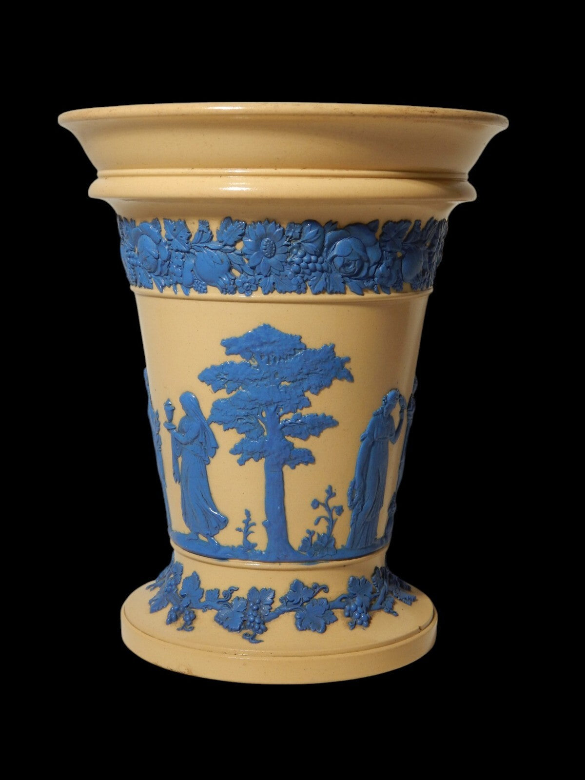WEDGWOOD ANTICO VASO CERAMICA CREMA CON BASSORILIEVO CLASSICO IN JASPER AZZURRO