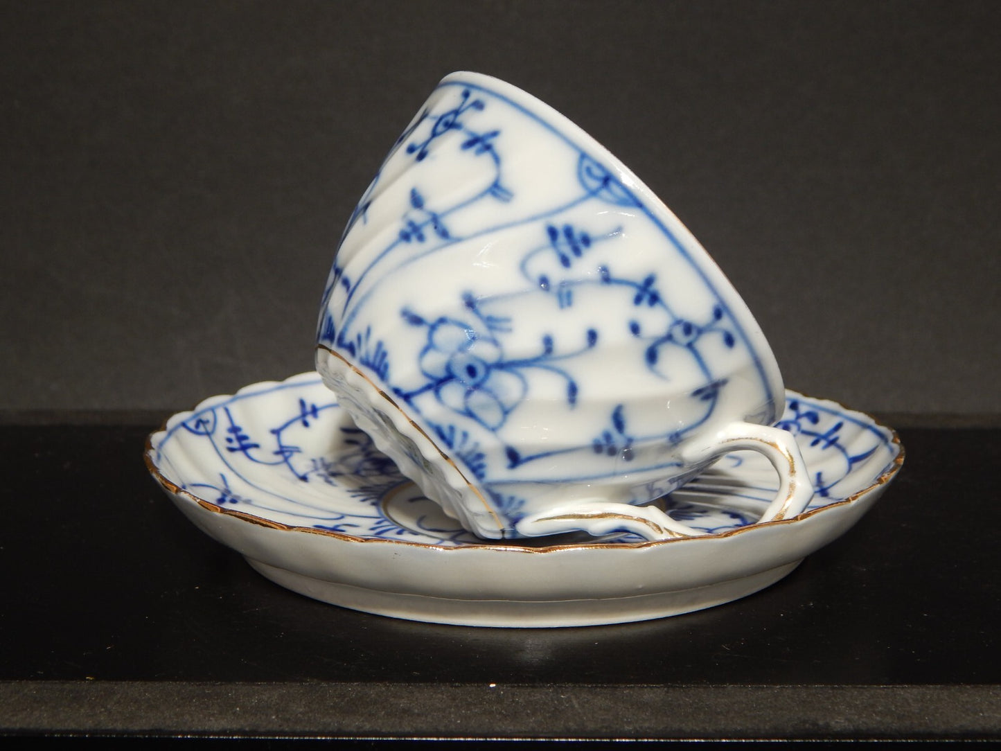 ANTICA TAZZA DA TE' PORCELLANA ROYAL TETTAU BLUE FLUTED BIANCO BLU PROFILO ORO