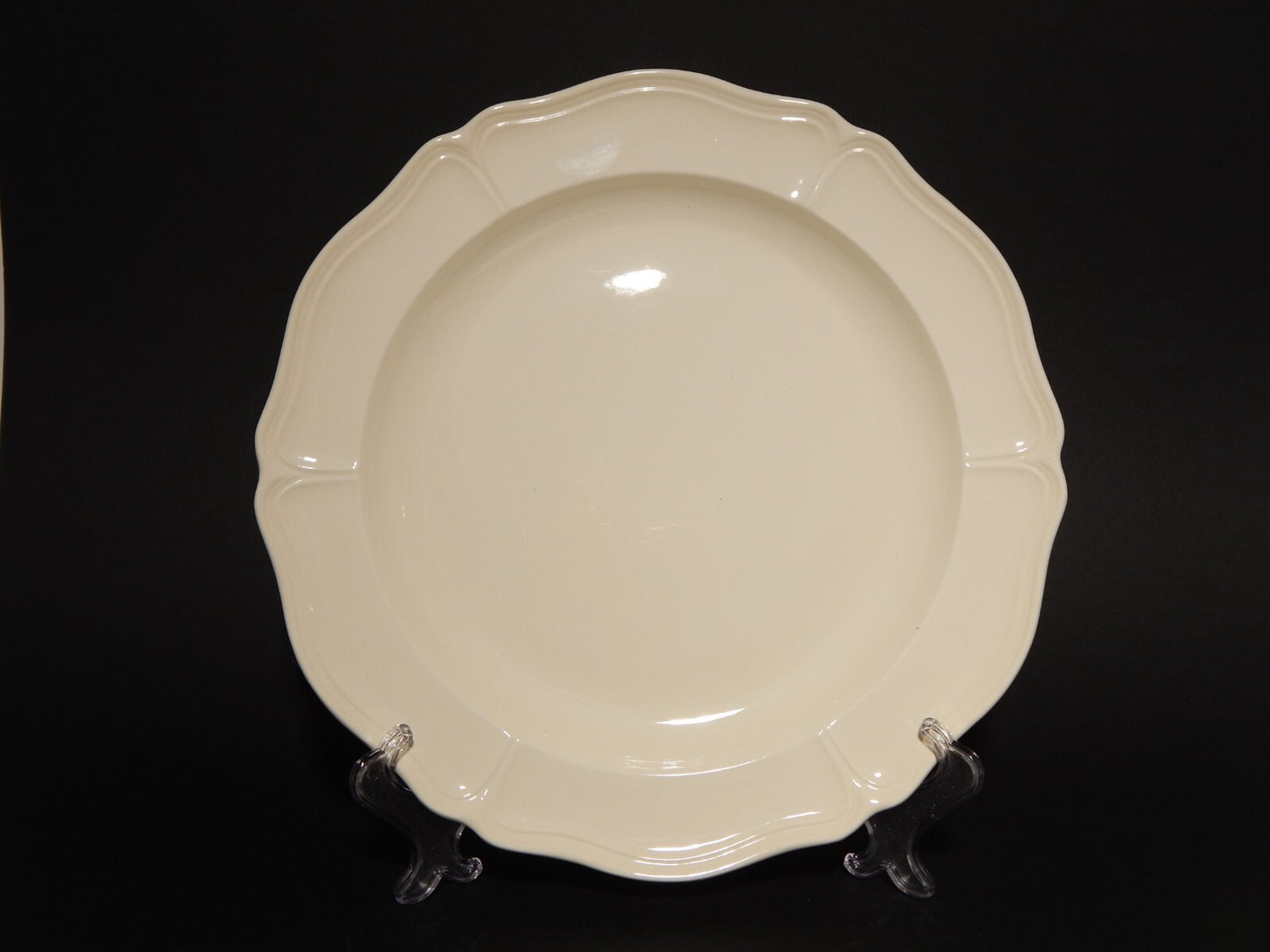 VINTAGE CERAMICA WEDGWOOD ETRURIA BARLASTON QUEENS SHAPE VASSOIO ROTONDO