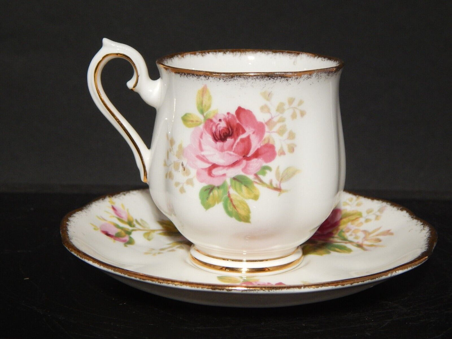PREZIOSA PORCELLANA ROYAL ALBERT VINTAGE TAZZA DISEGNO AMERICAN BEAUTY DEMITASSE