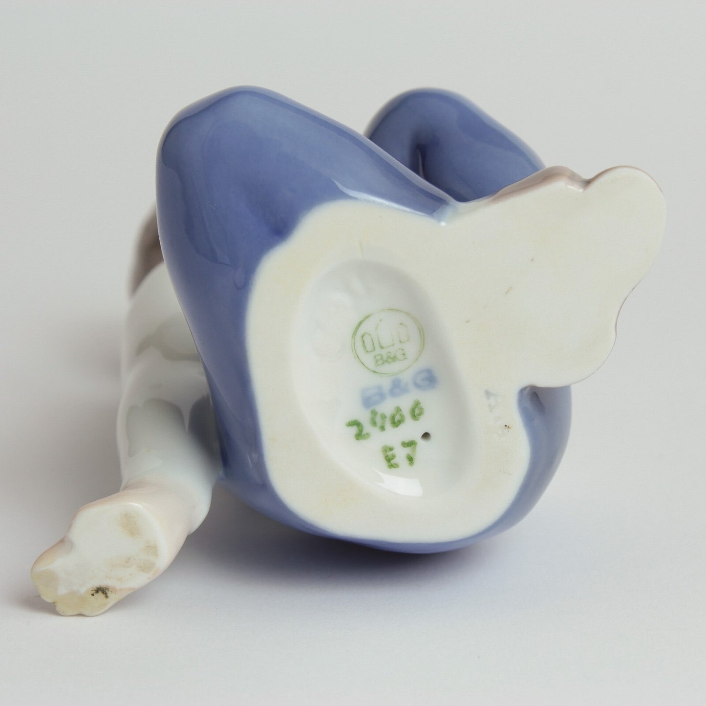 STATUINA PORCELLANA ROYAL COPENHAGEN BING&GRONDAHL "Bambina con Bambola" 2400