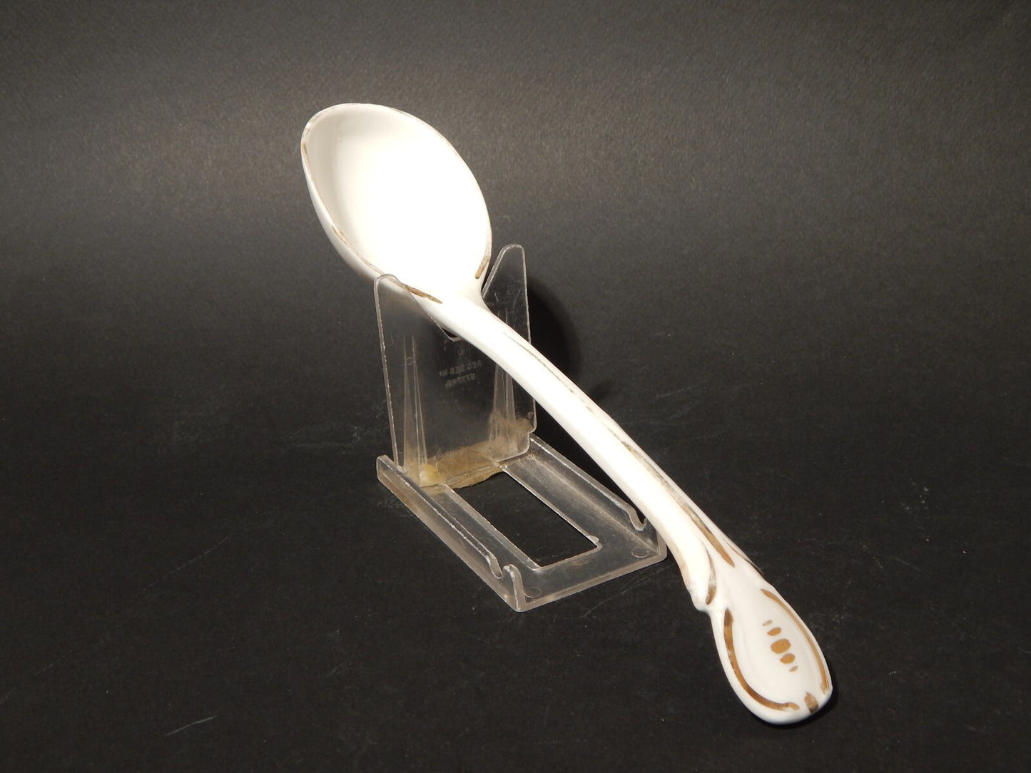 ANTICO RARO CUCCHIAIO DA SALSIERA IN PORCELLANA BIANCA CON DECORO IN ORO