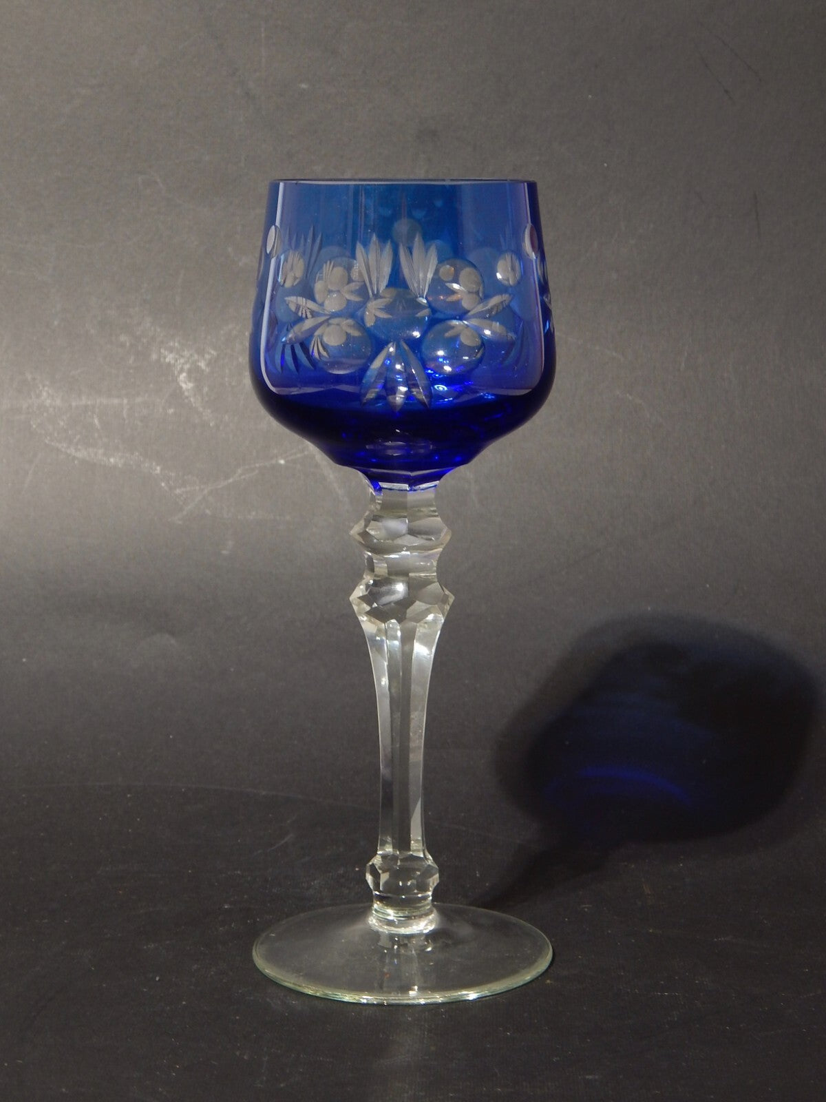 RETRO BICCHIERE CALICE CRISTALLO BOEMIA MOLATO INCISO BLU COBALTO DIFETTO