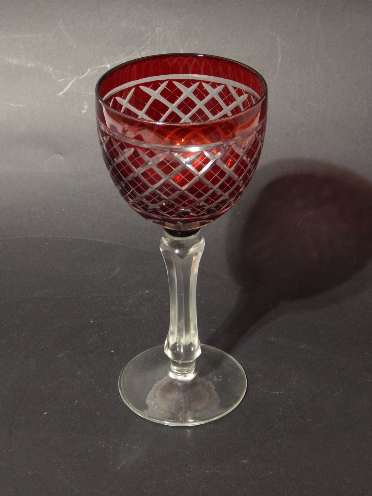 PREZIOSO ANTICO BICCHIERE CALICE CRISTALLO PESANTE BOEMIA MOLATO ROSSO RUBINO