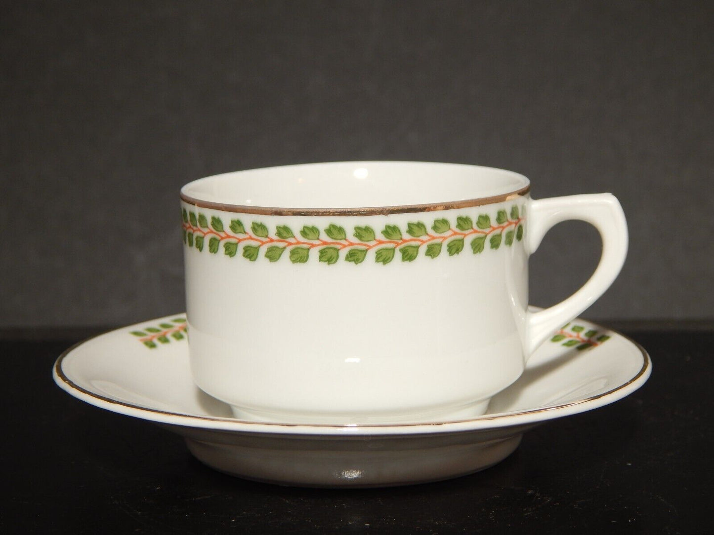 ANTICA TAZZINA CAFFÈ PORCELLANA BIANCA GHIRLANDE PICCOLE FOGLIE VERDI