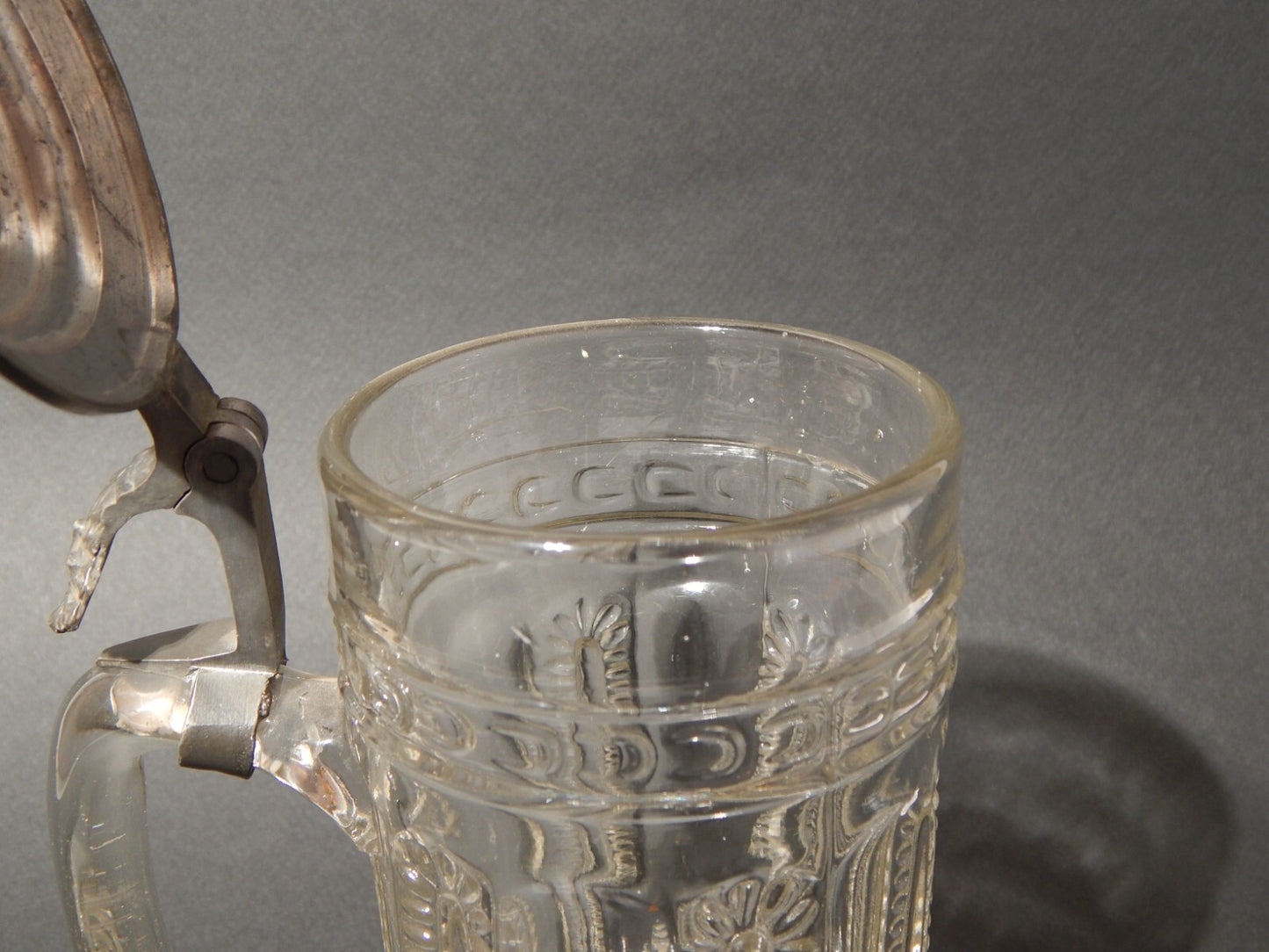 ANTICO BOCCALE BIRRA VETRO PRESSATO CON COPERCHIO PELTRO TEDESCO