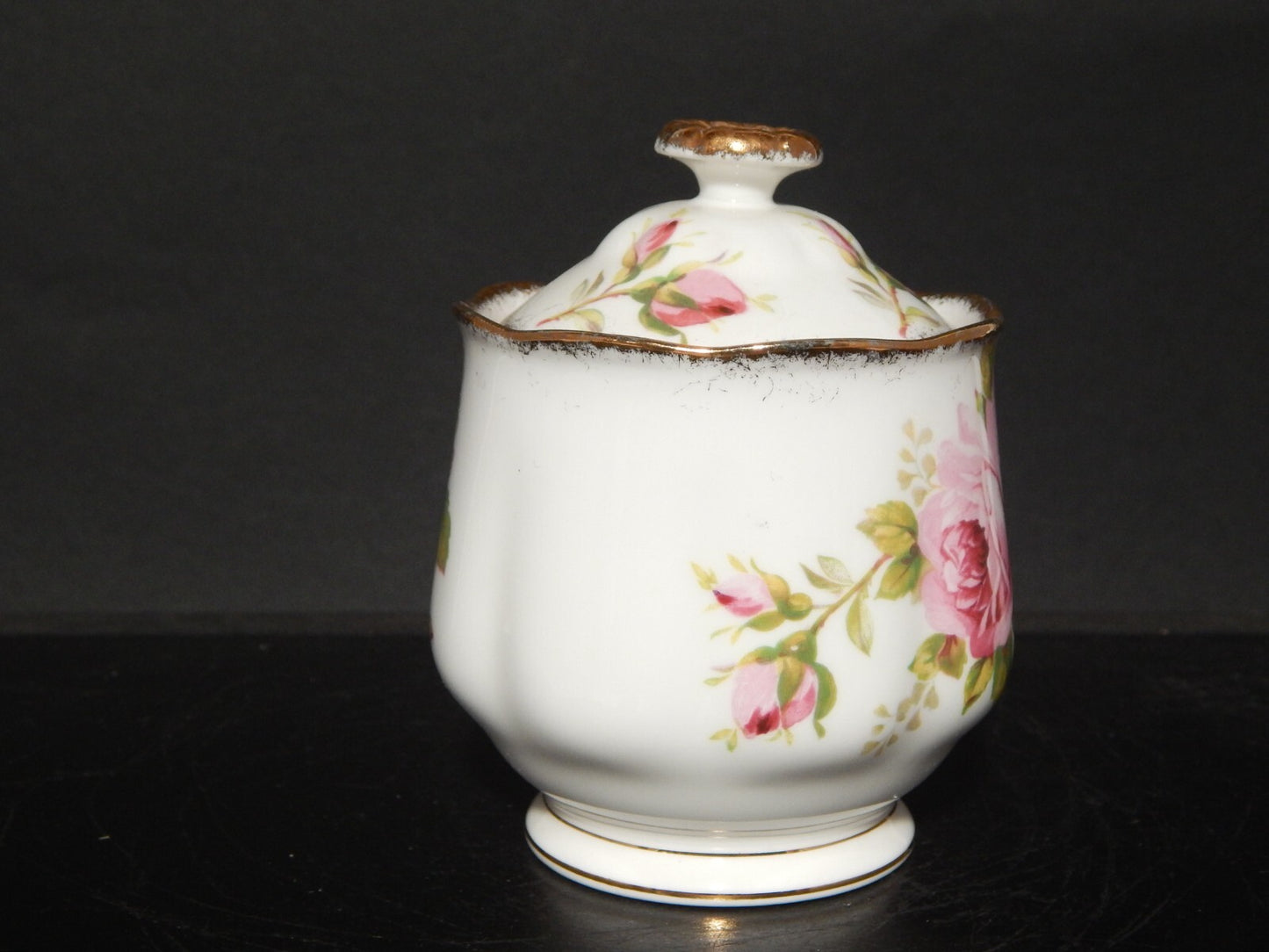 PREZIOSA PORCELLANA ROYAL ALBERT ZUCCHERIERA VINTAGE DISEGNO AMERICAN BEAUTY