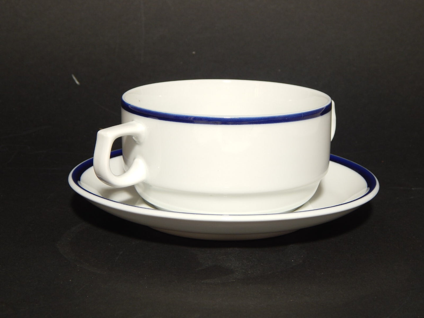 VINTAGE SERVIZIO 6 TAZZE BRODO PORCELLANA BIANCA PROFILO BLU G BENEDIKT GROUP