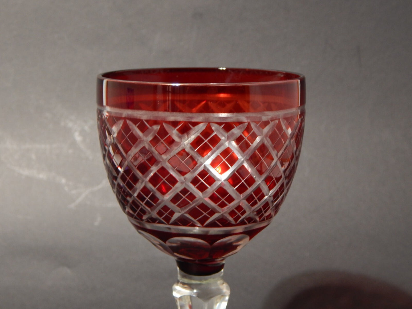 PREZIOSO ANTICO BICCHIERE CALICE CRISTALLO PESANTE BOEMIA MOLATO ROSSO RUBINO