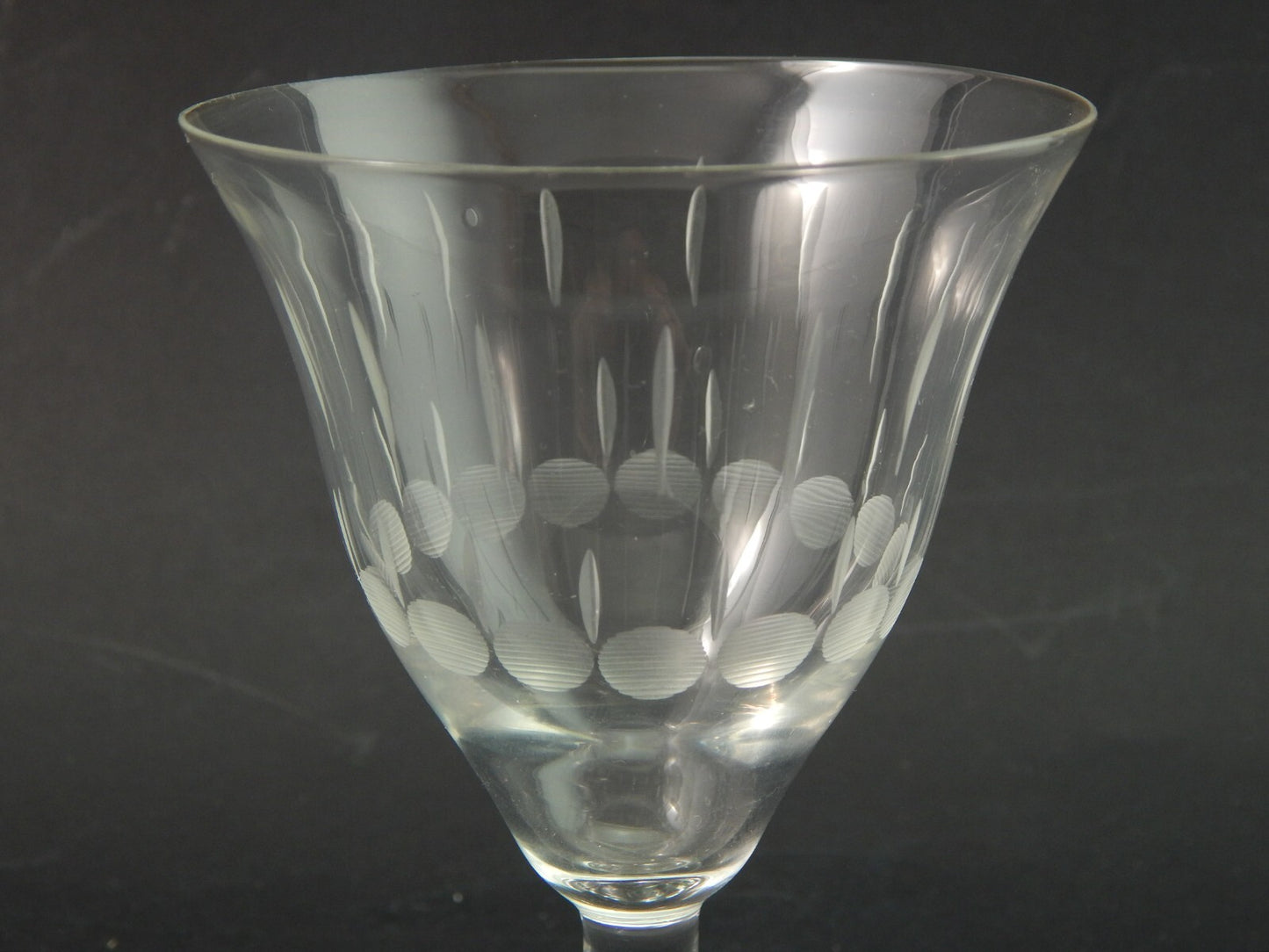 ANTICO ELEGANTE RARO ART DECO SERVIZIO 18 CALICI CRISTALLO MOLATO E INCISO