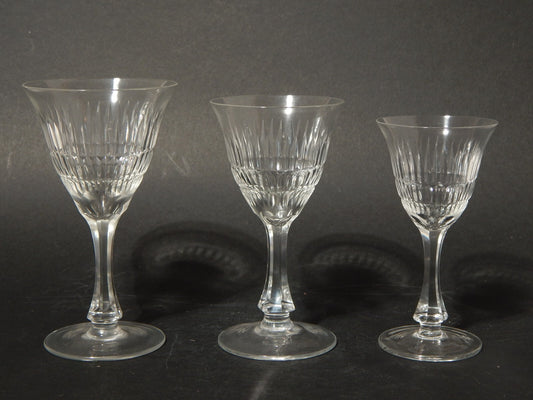 ANTICO ART DECO ELEGANTE SERVIZIO 18 BICCHIERI CALICI VETRO MOLATO