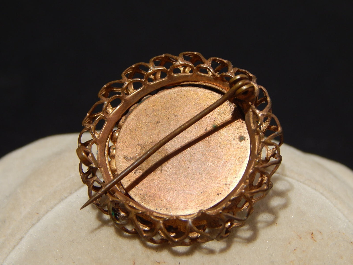 ANTICA SPILLA GIOIELLO IN OTTONE E AGATA ROSSA