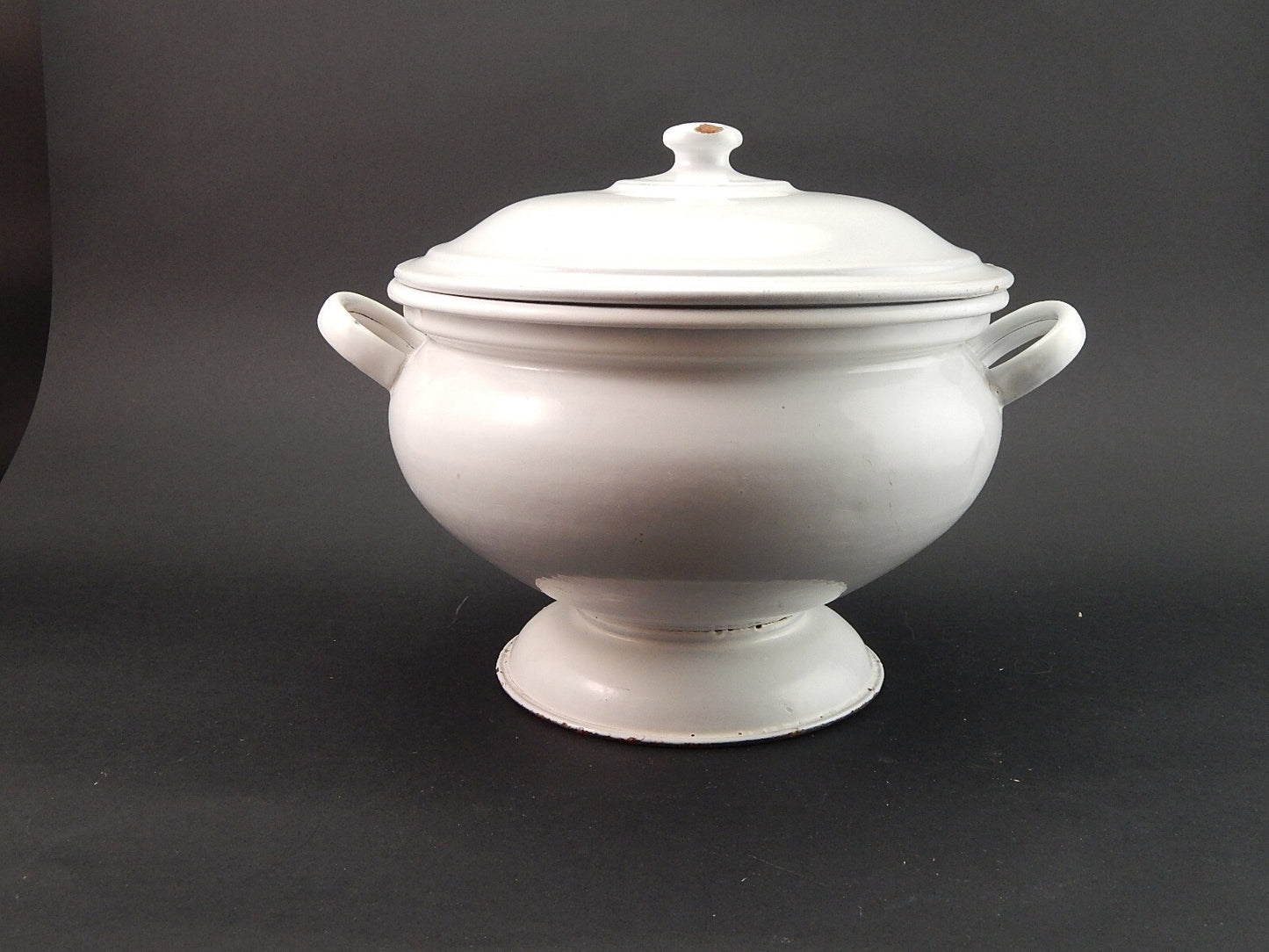 ANTICA RARA ZUPPIERA LATTA SMALTATA PORCELLANATA BIANCA MARCA DUE LEONI