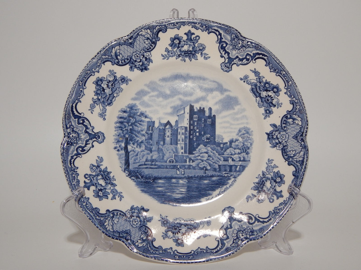 VINTAGE JOHNSON BROS OLD BRITAIN CASTLE BLU PIATTO PIANO PORCELLANA DIFETTO 1921