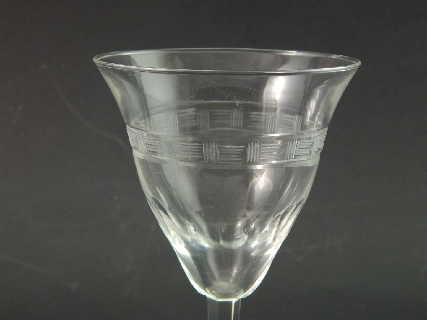 ANTICO ELEGANTE RARO ART DECO SERVIZIO 27 CALICI CRISTALLO INCISO