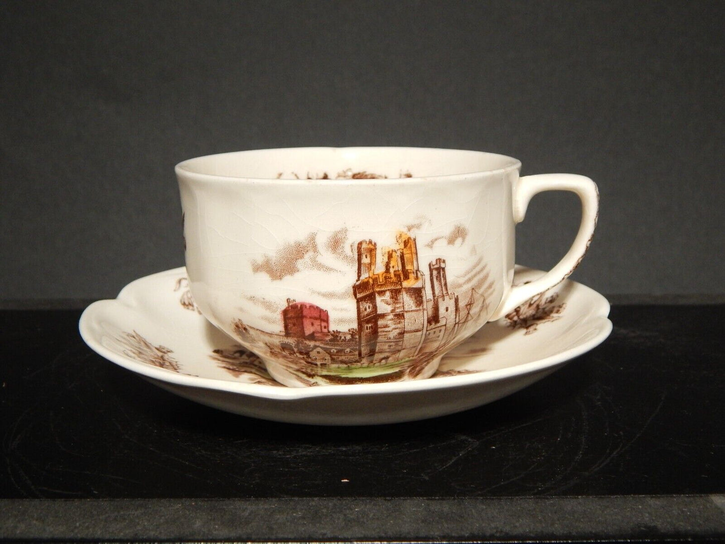 ANTICA TAZZA TE' PORCELLANA JOHNSON BROS ROYAL HOMES OF BRITAIN CAERNARVON #