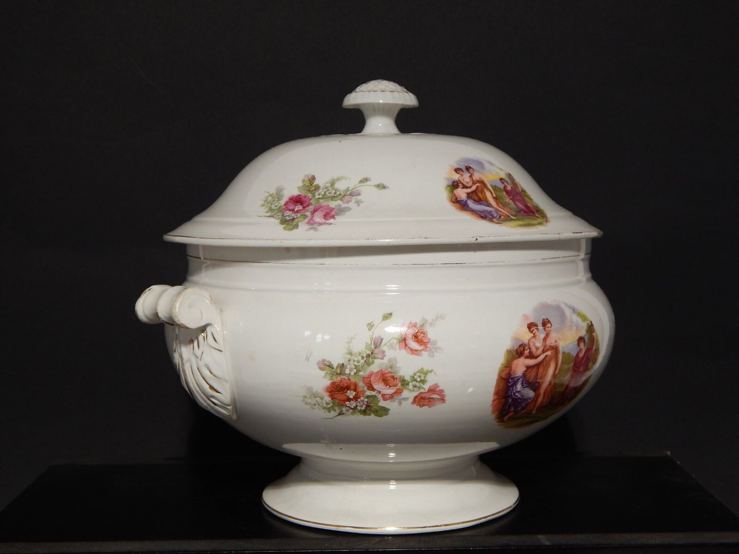 ANTICA ZUPPIERA CENTROTAVOLA CERAMICA PIEMONTESE CHIUSA PESIO ANGELIKA KAUFFMANN