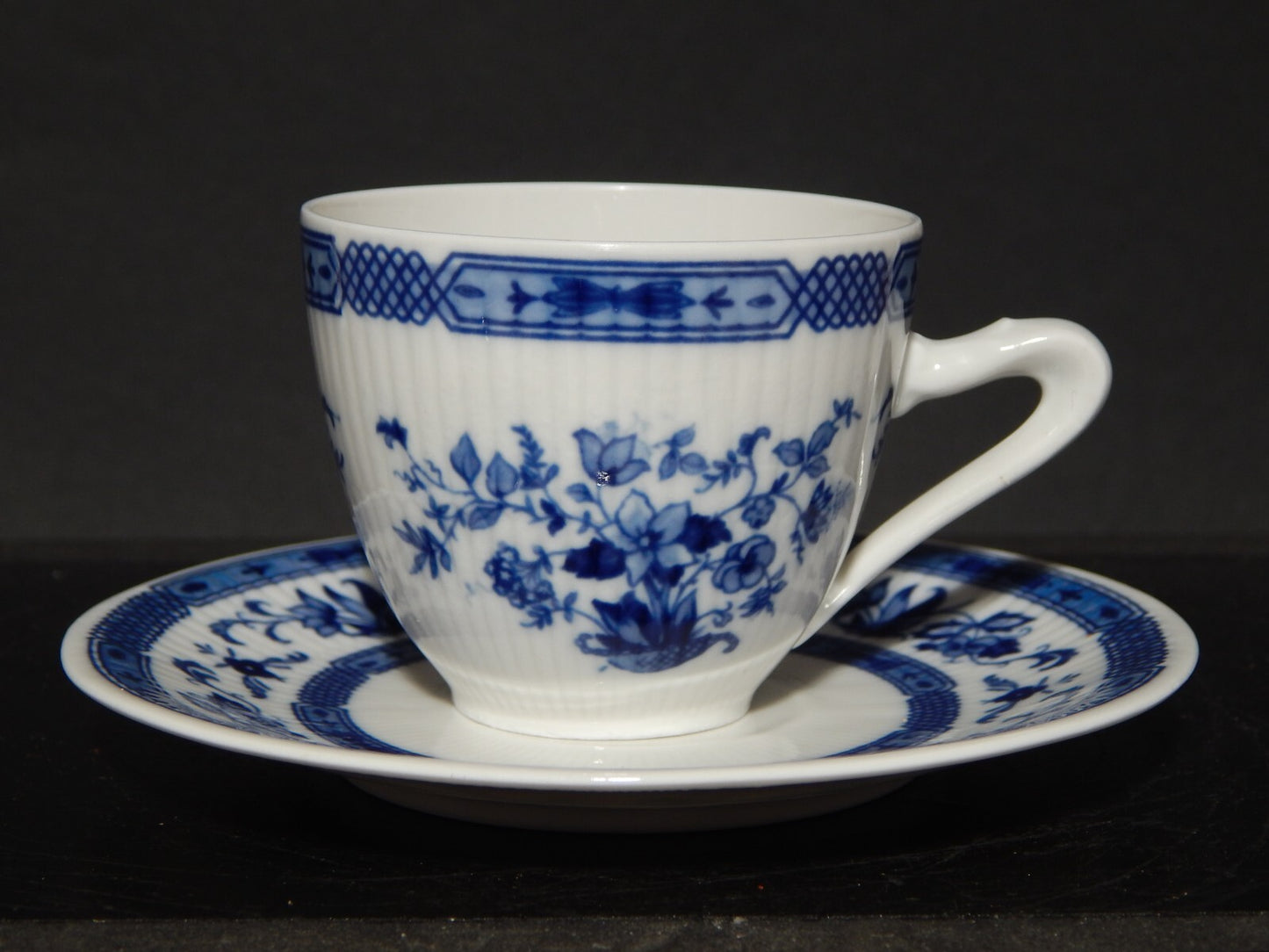 VINTAGE PREZIOSA TAZZINA PORCELLANA BIANCA BLU FLOREALE OSCAR SCHALLER BAVARIA