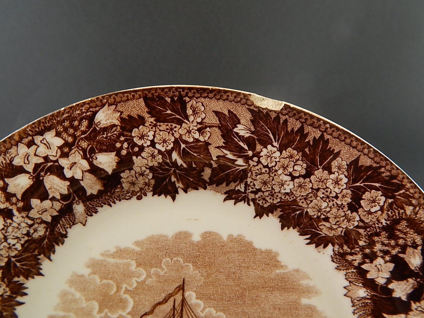 ANTICO PIATTO SEMI PORCELLANA RICHARD MILANO DECORO FERRARA META' 800 #A31