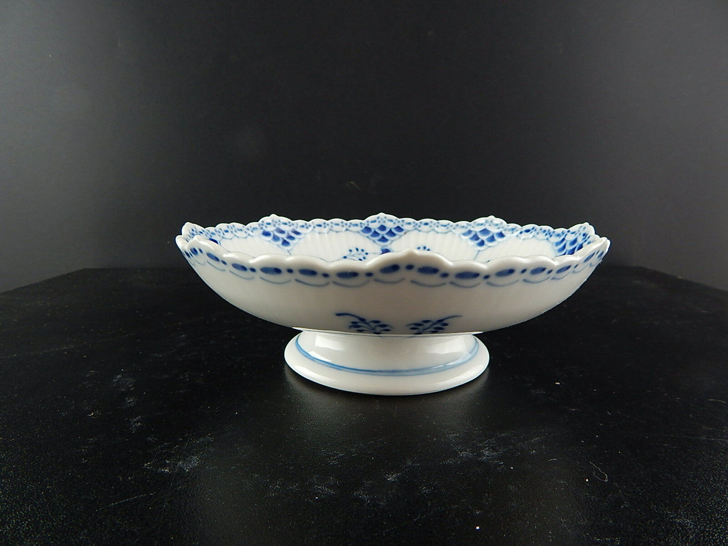 ROYAL COPENHAGEN PORCELLANA BLUE FLUTED HALF LACE PREZIOSA CIOTOLA ALZATA 511