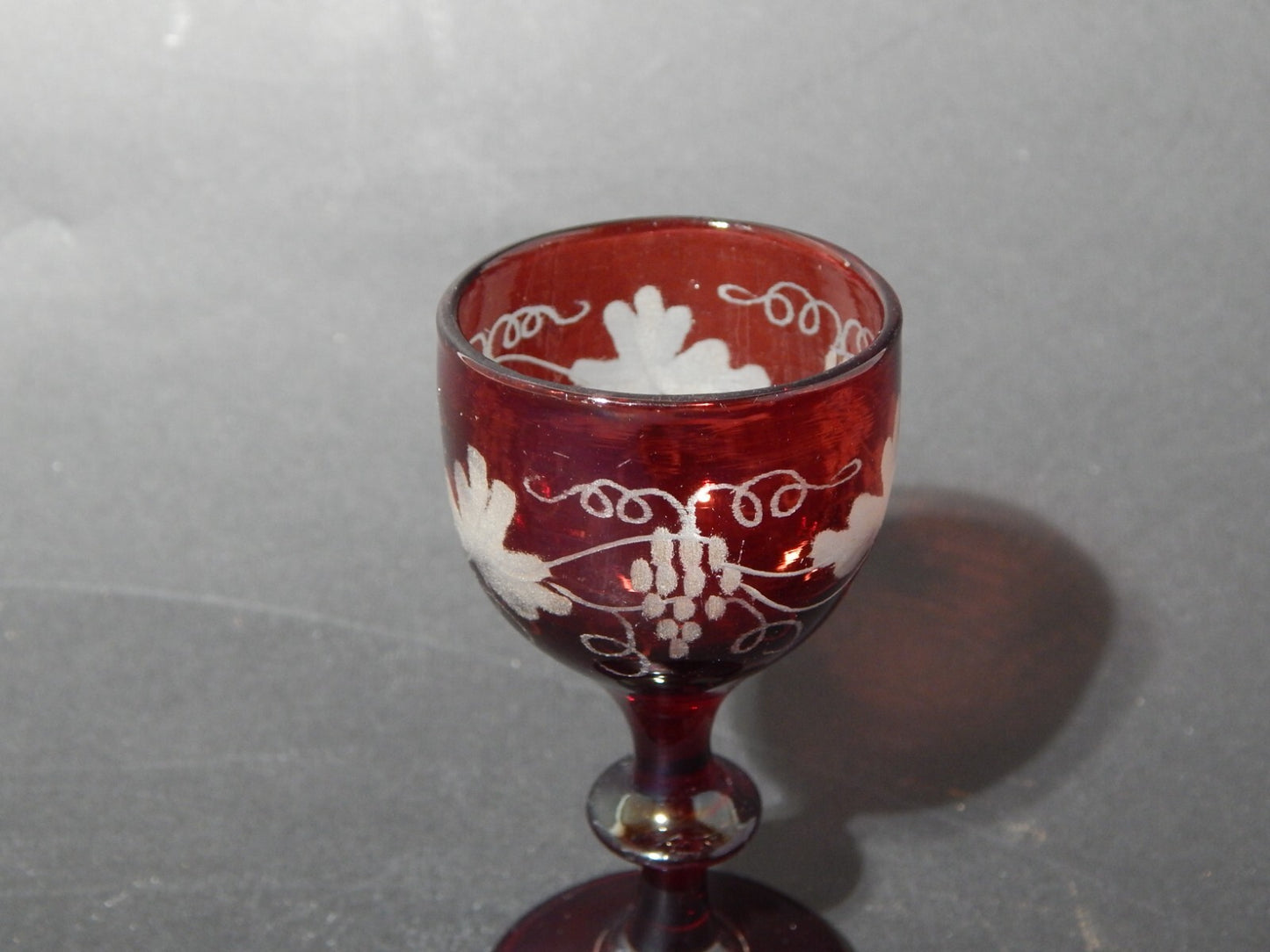 ANTICO BICCHIERE PICCOLO CALICE CRISTALLO BOEMIA ROSSO RUBINO INCISO ALL'ACIDO