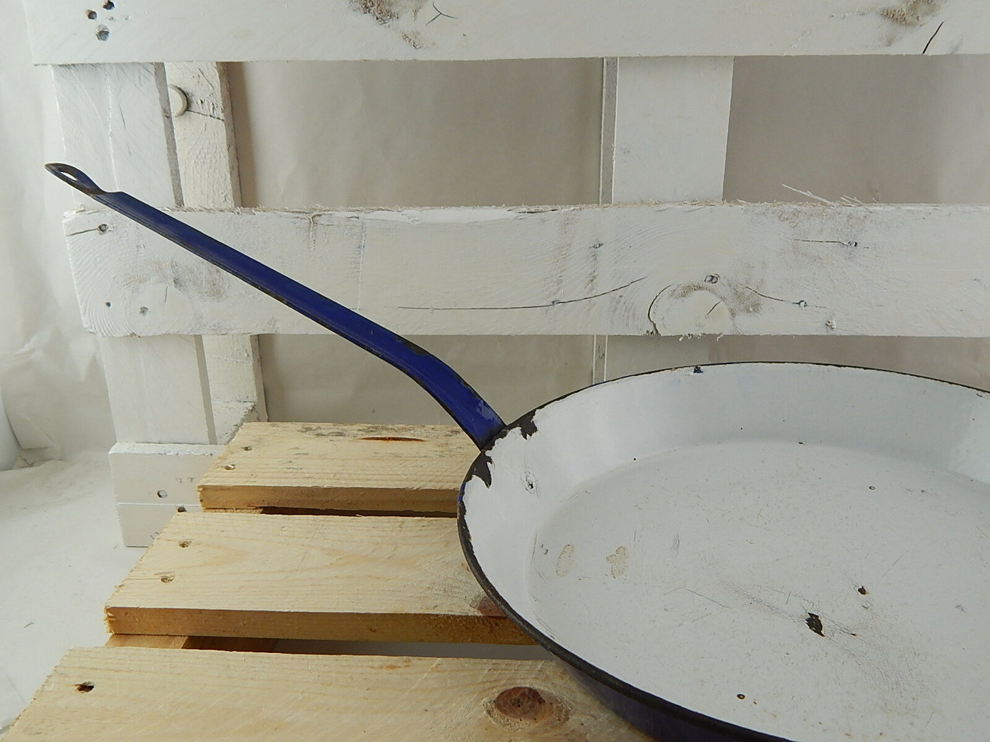 ANTICA PADELLA CM. 34 LATTA METALLO SMALTATA BIANCA E BLU 2 LEONI BASSANO