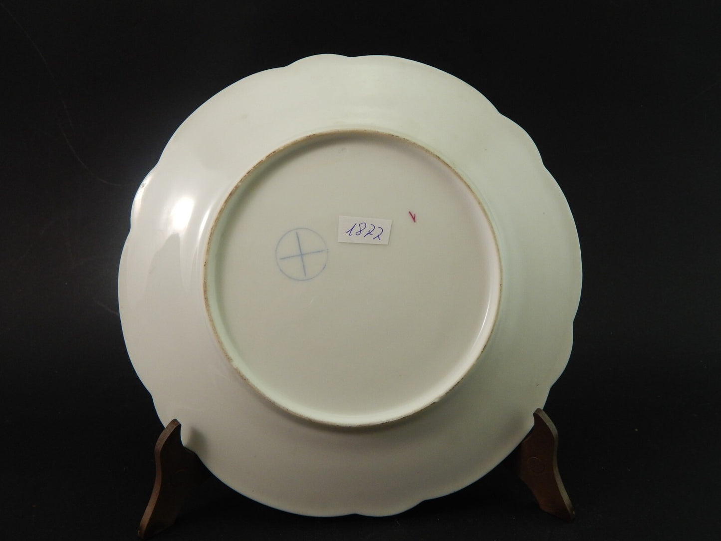 ANTICO PREZIOSO PIATTO DECORATIVO ROMANTICO PORCELLANA VIENNA ROSSO E ORO