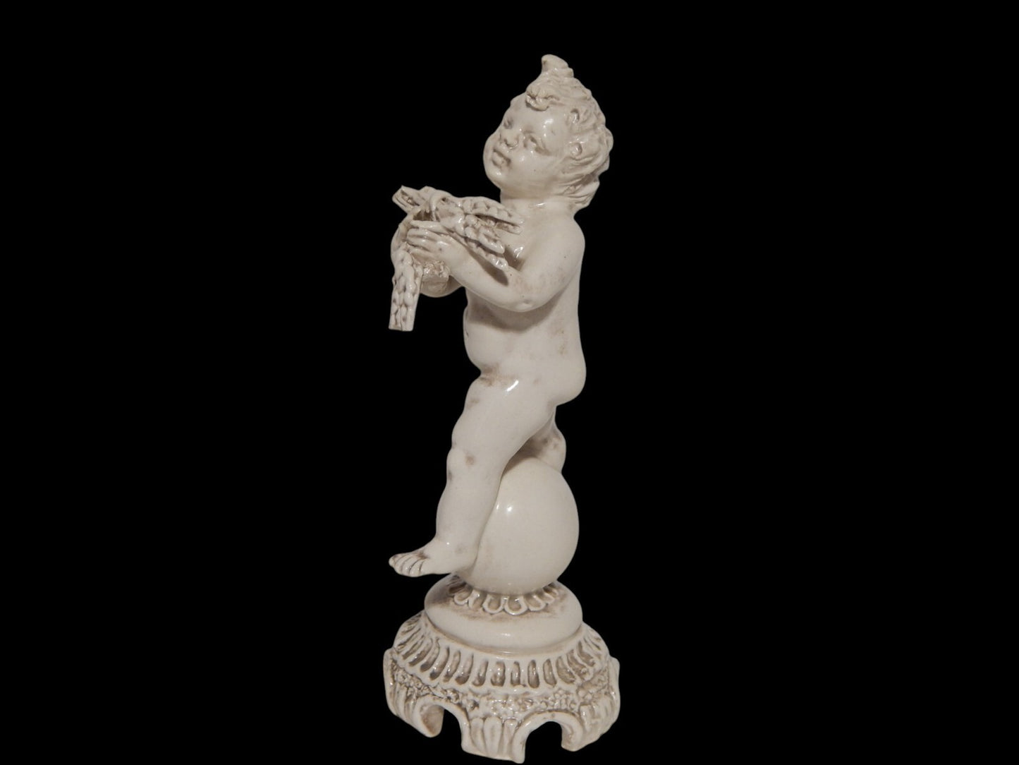 ANTICA STATUINA PUTTO CON SPIGHE SU GLOBO CERAMICA CAPODIMONTE N BLU CORONATA