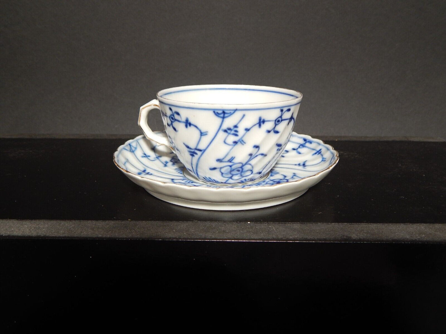 ANTICA TAZZA DA TE' PORCELLANA ROYAL TETTAU BLUE FLUTED BIANCO BLU PROFILO ORO