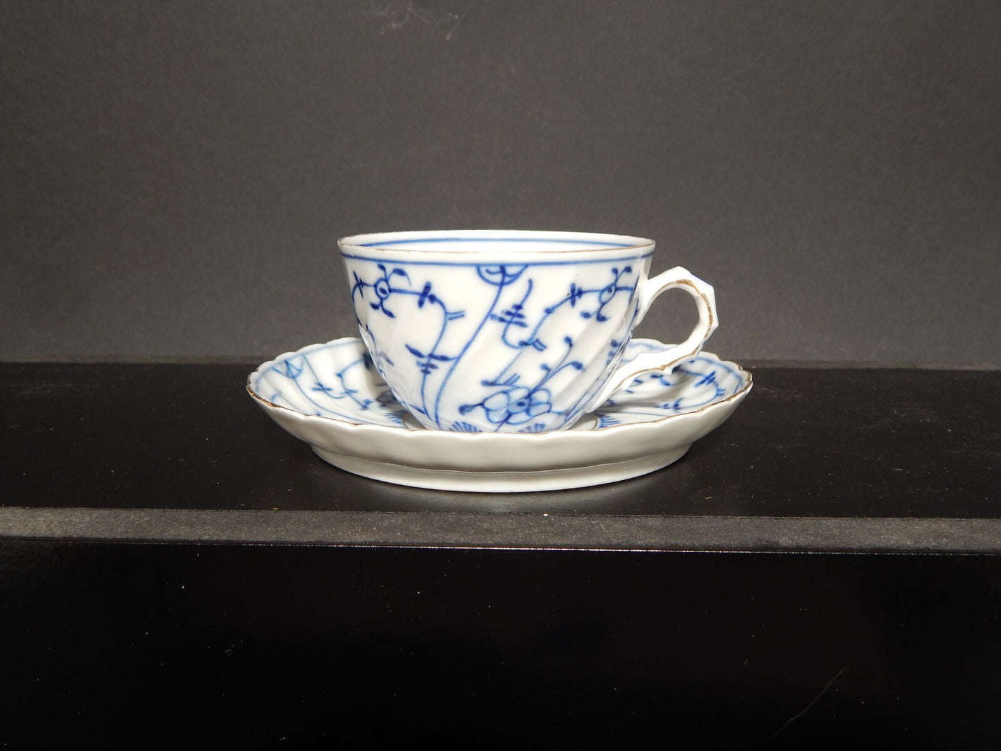 ANTICA TAZZA DA TE' PORCELLANA ROYAL TETTAU BLUE FLUTED BIANCO BLU PROFILO ORO