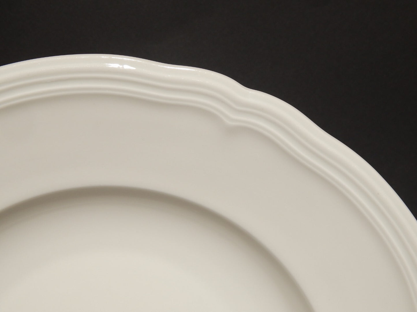 ANTICO VASSOIO ROTONDO FONDO PORCELLANA BIANCA SELTMANN W. BAVARIA MARIE LUISE