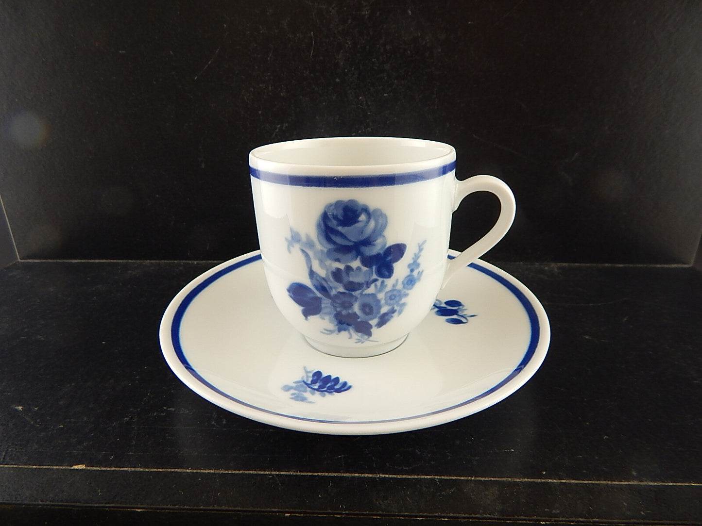 ANTICO RARA TAZZA E PIATTINO PORCELLANA BIANCA FIORI BLU WINTERLING BAVARIA