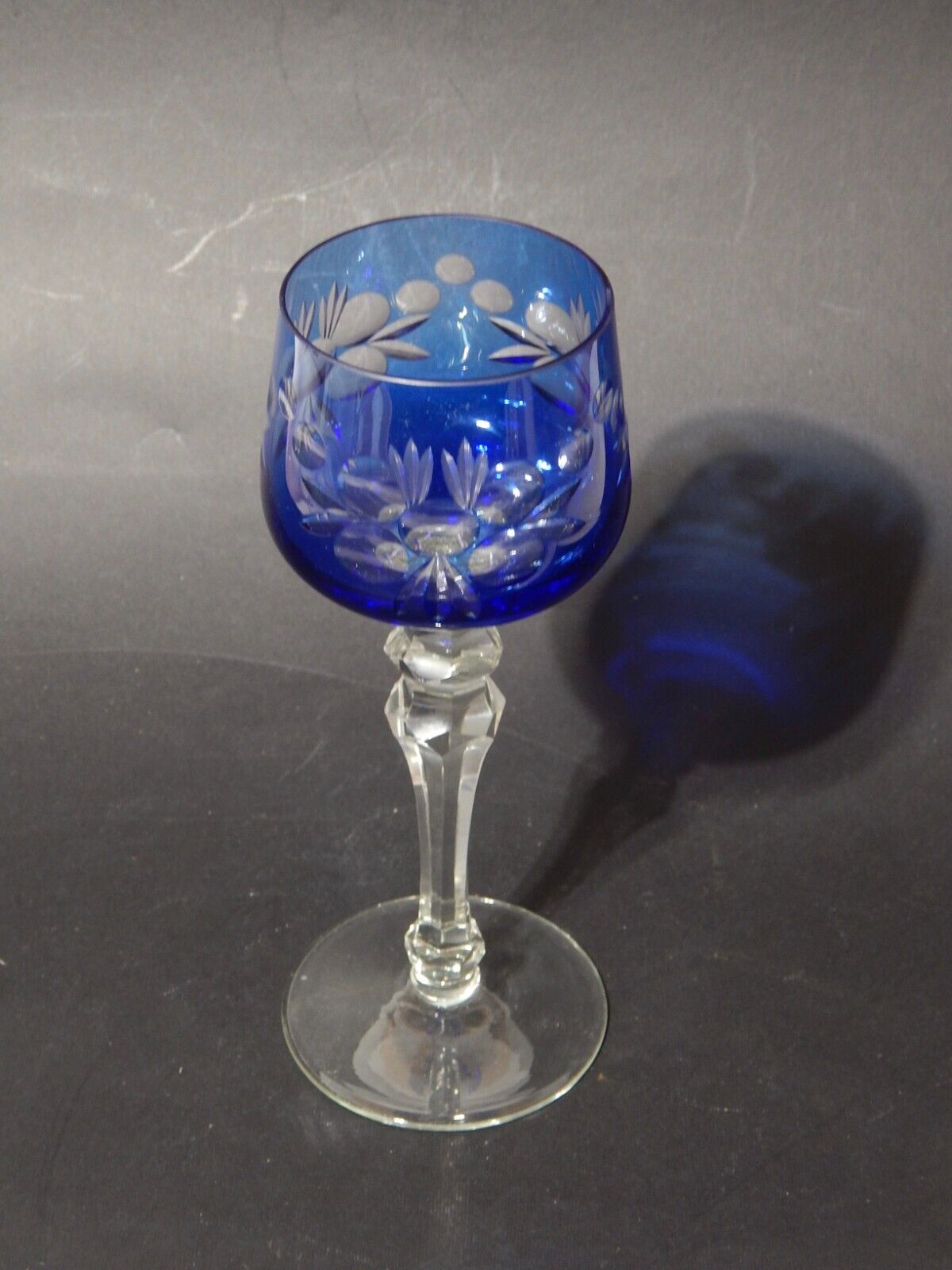 RETRO BICCHIERE CALICE CRISTALLO BOEMIA MOLATO INCISO BLU COBALTO DIFETTO