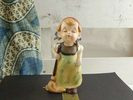 INTROVABILE STILE HUMMEL STATUINA CERAMICA BAMBINA CON SCOPA 1956 L&M COPYRIGHT