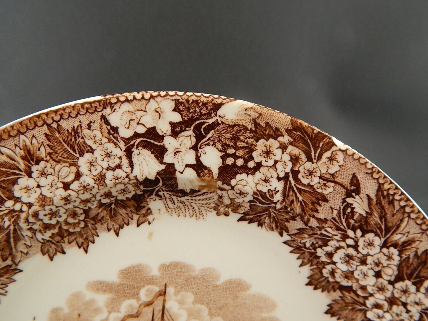 ANTICO PIATTO SEMI PORCELLANA RICHARD MILANO DECORO FERRARA META' 800 #A23