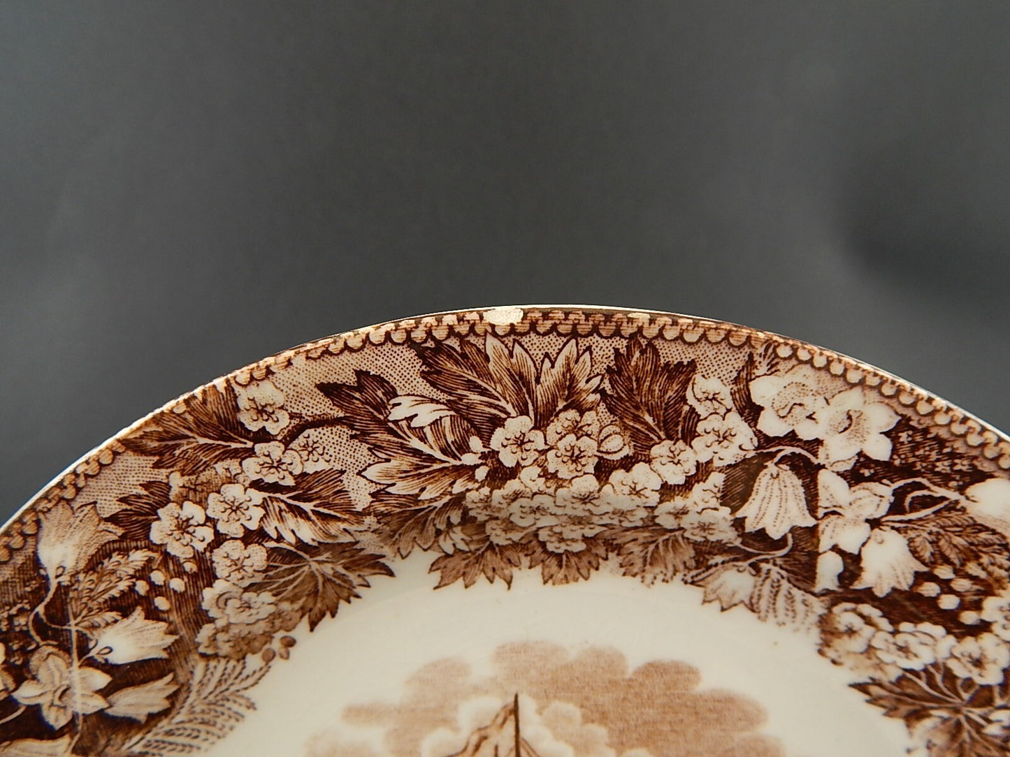 ANTICO PIATTO SEMI PORCELLANA RICHARD MILANO DECORO FERRARA META' 800 #A22