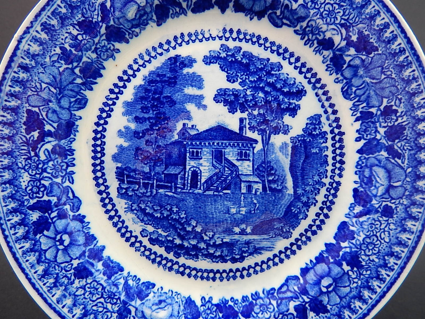 ANTICO PIATTO CERAMICA META' 1800 GUSTAVSBERG STAMPA A MANO BIANCO BLU