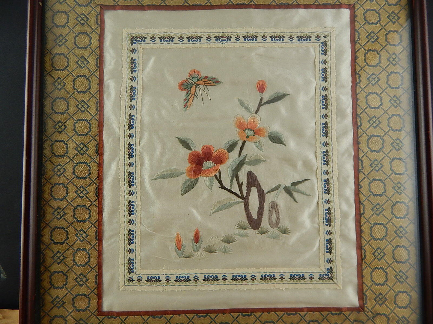 ANTIQUARIATO ORIENTALE ANTICO QUADRO CON PANNELLO CINESE IN SETA RICAMATO