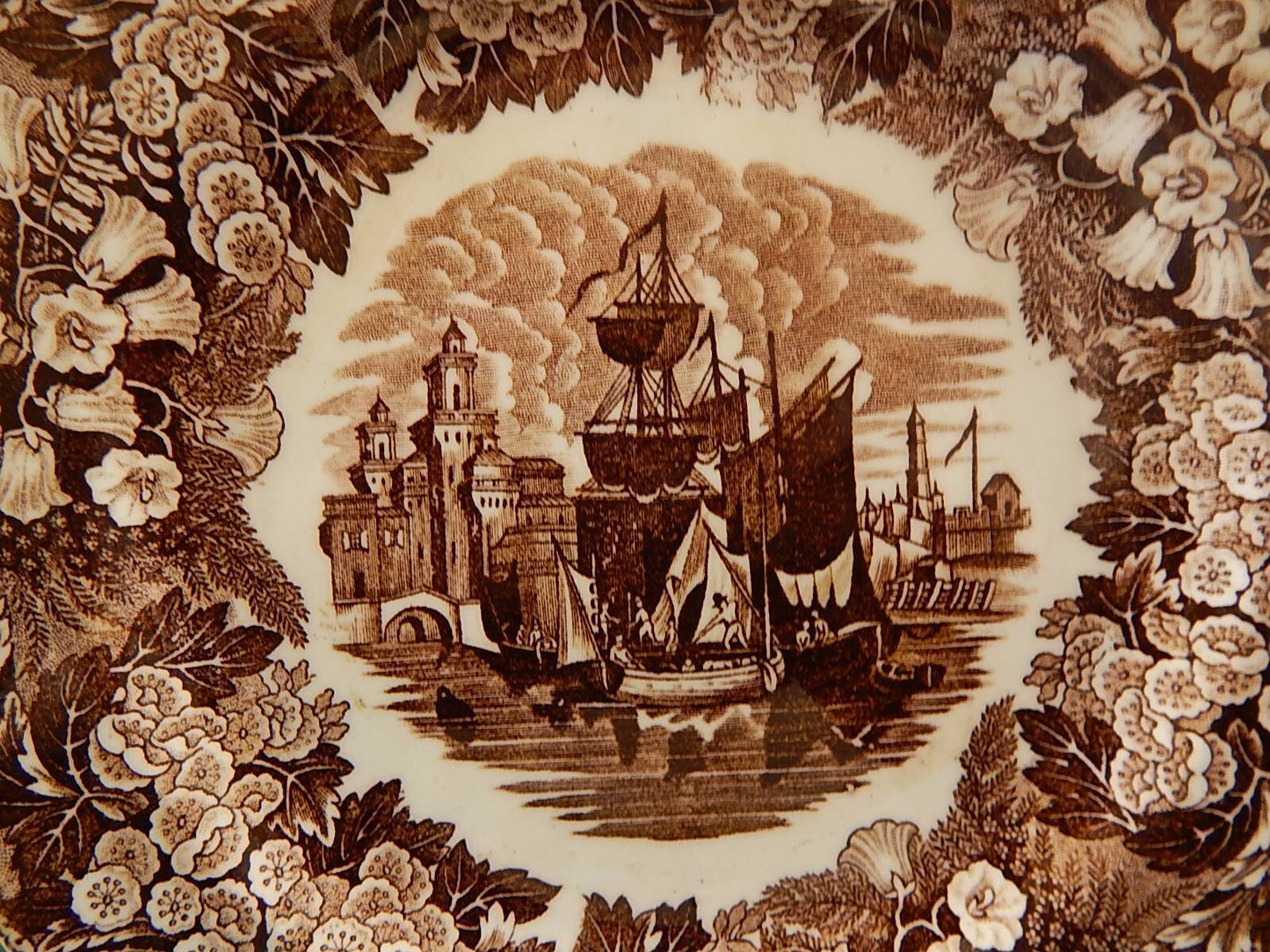 ANTICO PIATTO SEMI PORCELLANA RICHARD MILANO DECORO FERRARA META' 800 #A27