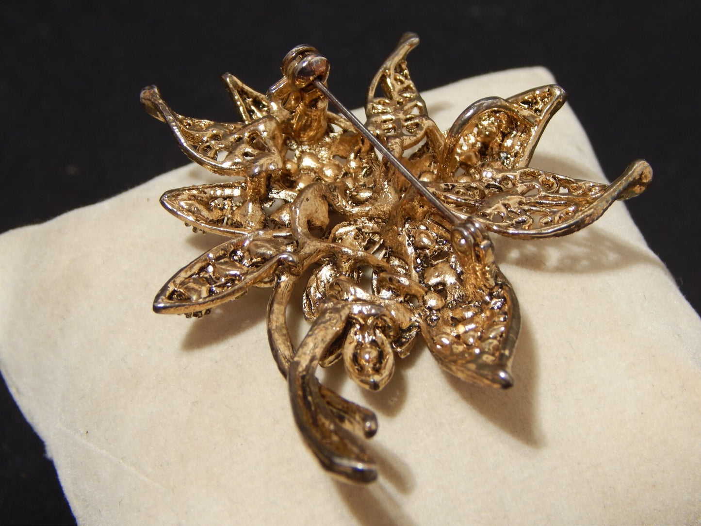 VINTAGE BIJOUX ELEGANTE SPILLA A FIORE CON CRISTALLI META' 900