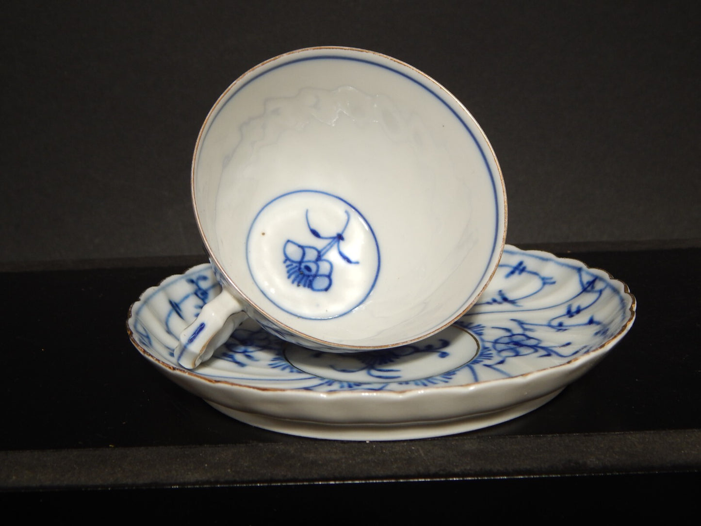 ANTICA TAZZA DA TE' PORCELLANA ROYAL TETTAU BLUE FLUTED BIANCO BLU PROFILO ORO