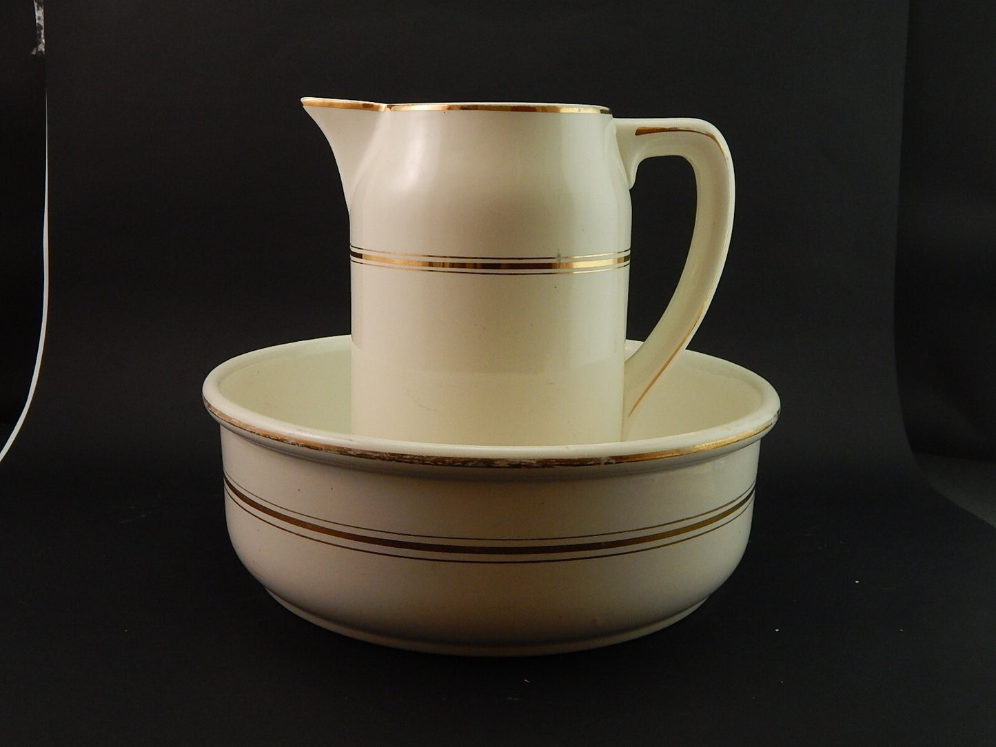 ANTICO SET BAGNO ART DECO CATINO E BROCCA CERAMICA CON PROFILI ORO ZECCHINO